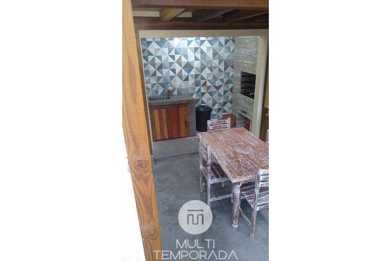 Casa Privativa com Piscina na Barra da Ferrugem/SC