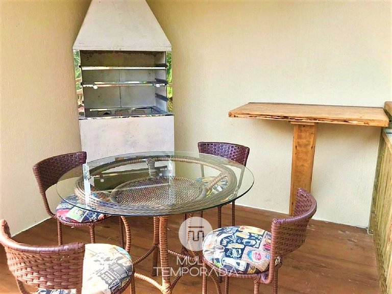 Casa Privativa com Piscina na Barra da Ferrugem/SC