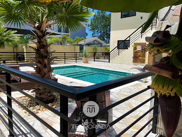Casa Privativa com Piscina na Barra da Ferrugem/SC