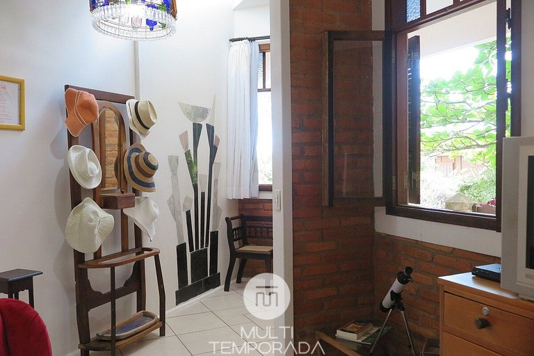 Pousart Floripa - Quarto Amarelo