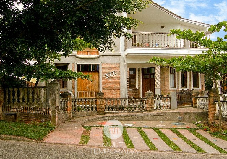 Pousart Floripa - Quarto Laranja