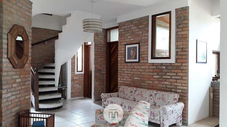 Pousart Floripa - Quarto Laranja