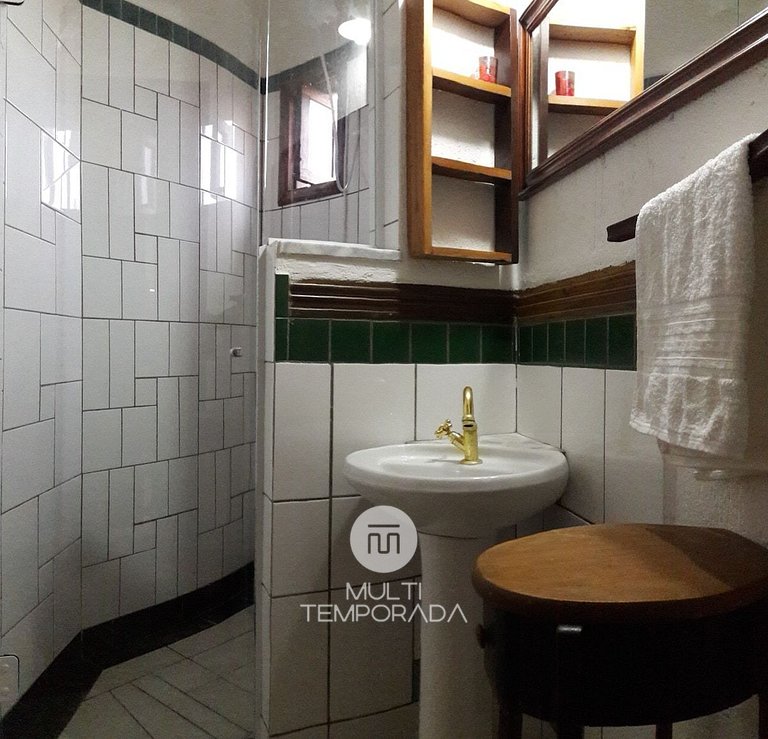 Pousart Floripa - Quarto Laranja