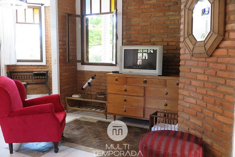 Pousart Floripa - Quarto Laranja