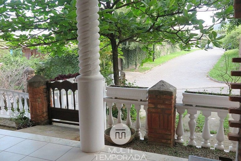 Pousart Floripa - Quarto Laranja