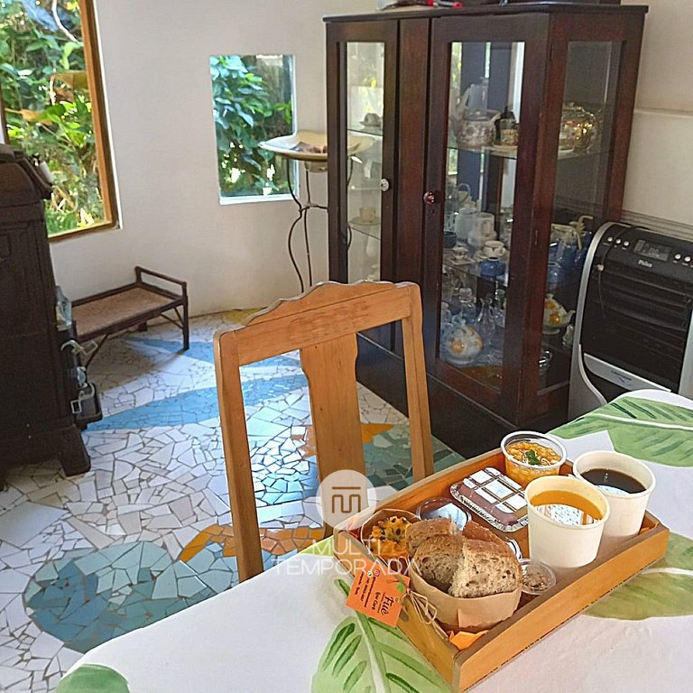 Pousart Floripa - Quarto Laranja