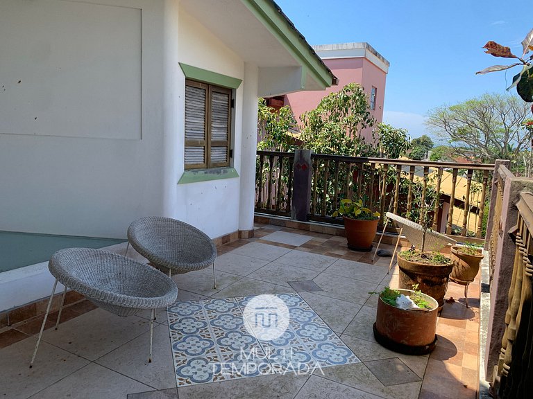 Pousart Floripa - Quarto Laranja