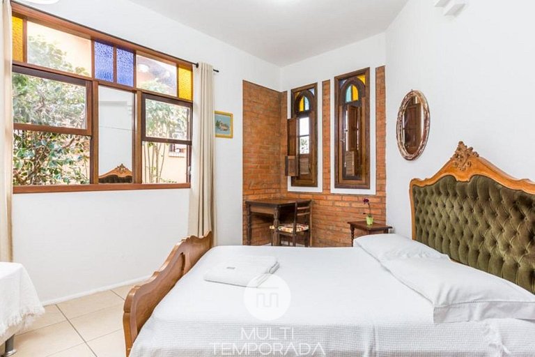 Pousart Floripa - Quarto Laranja