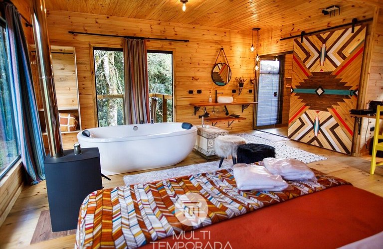 Sianis Cabin: Incredible bathtub and view from the bed!