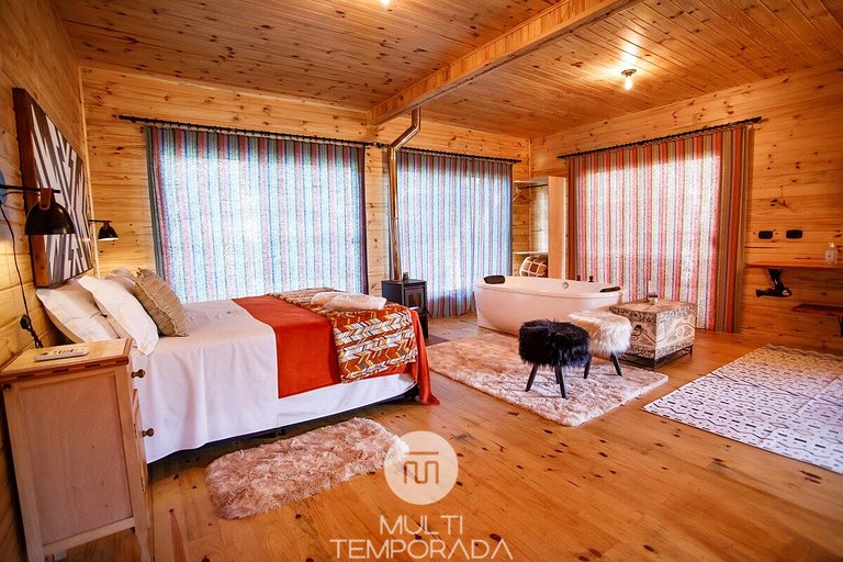 Cabana Sinais: banheira e vista da cama incrível!