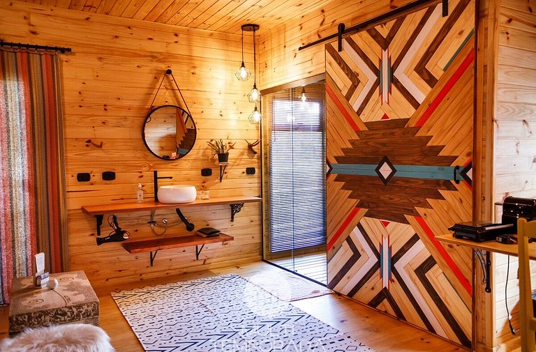 Sianis Cabin: Incredible bathtub and view from the bed!