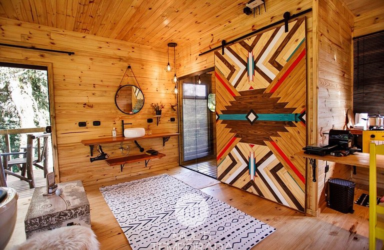 Sianis Cabin: Incredible bathtub and view from the bed!