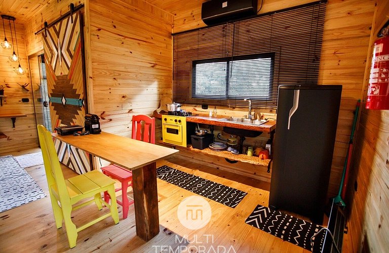 Sianis Cabin: Incredible bathtub and view from the bed!