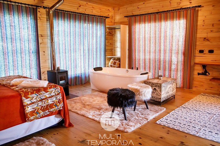 Cabaña Sianis: ¡Bañera y vista desde la cama increible!
