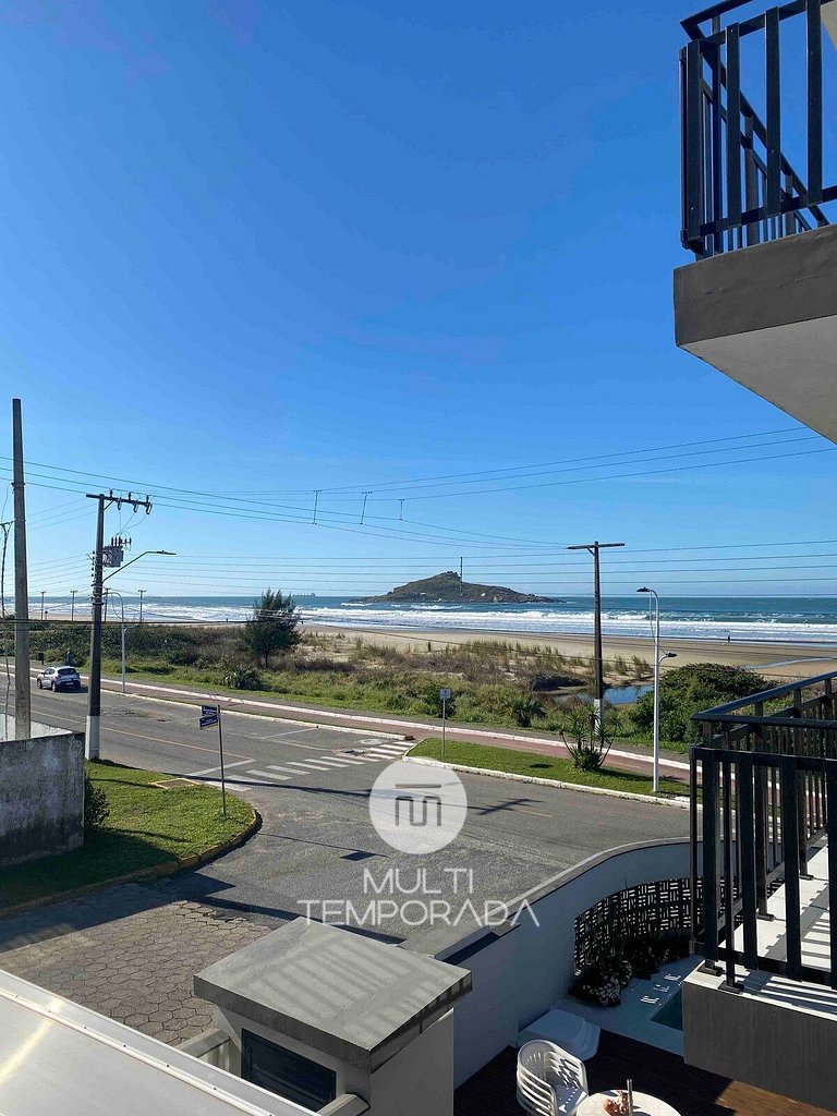 Apto Pé na Areia com Piscina Privativa