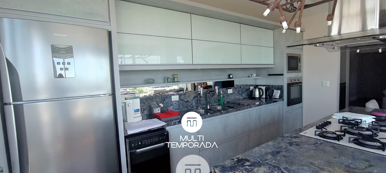 Cobertura dos Jades c/ Jacuzzi no Campeche - SC