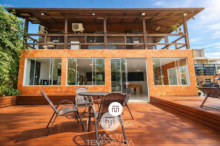 Casa com Piscina em Governador Celso Ramos/SC