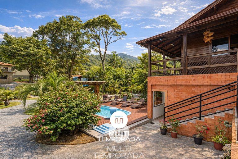 Casa com Piscina em Governador Celso Ramos/SC