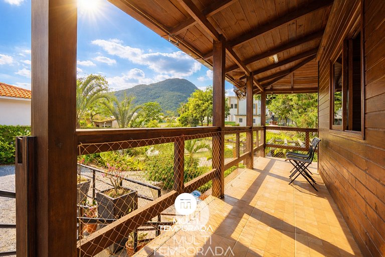 Casa com Piscina em Governador Celso Ramos/SC