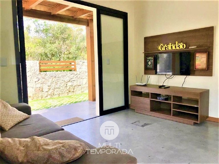 Casa Privativa com Piscina na Barra da Ferrugem/SC