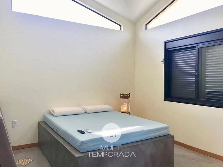 Casa Privativa com Piscina na Barra da Ferrugem/SC