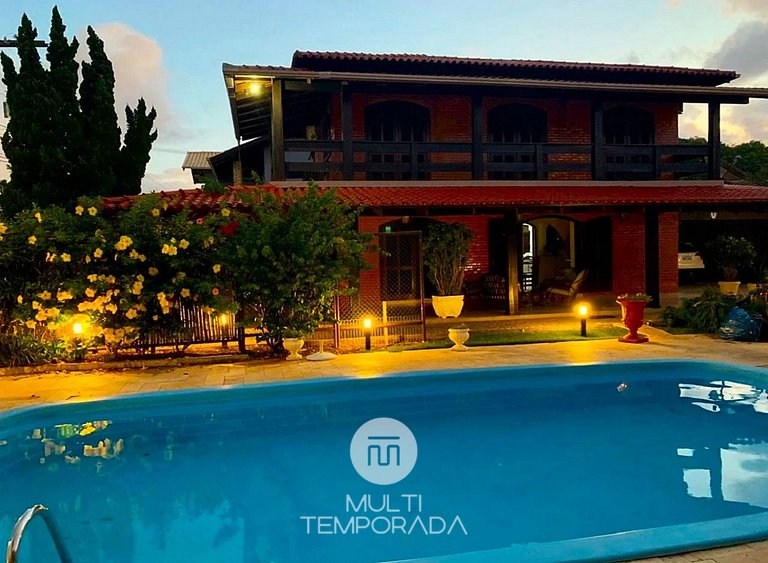 Casa com Piscina em Penha/SC - Beto Carrero