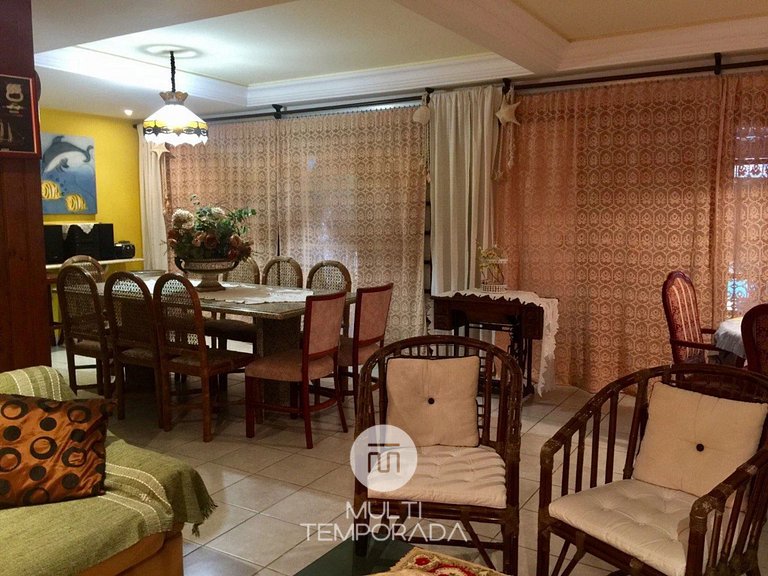 Casa com Piscina em Penha/SC - Beto Carrero