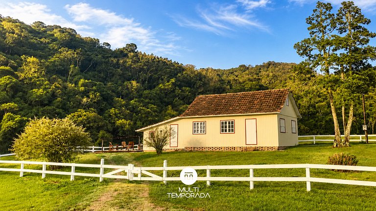 Linda Casa em Estilo Germânico em Rancho Queimado
