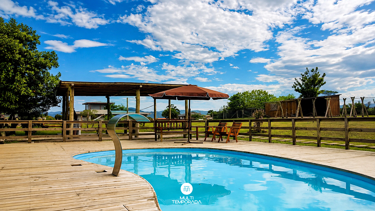 Ap Vista e Piscina - Pantai Village - Rosa