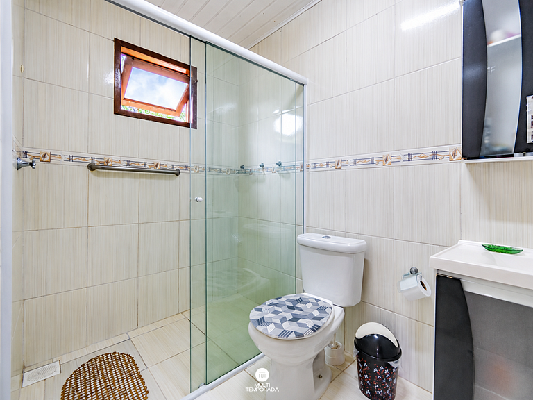 Casa com Piscina em Governador Celso Ramos/SC