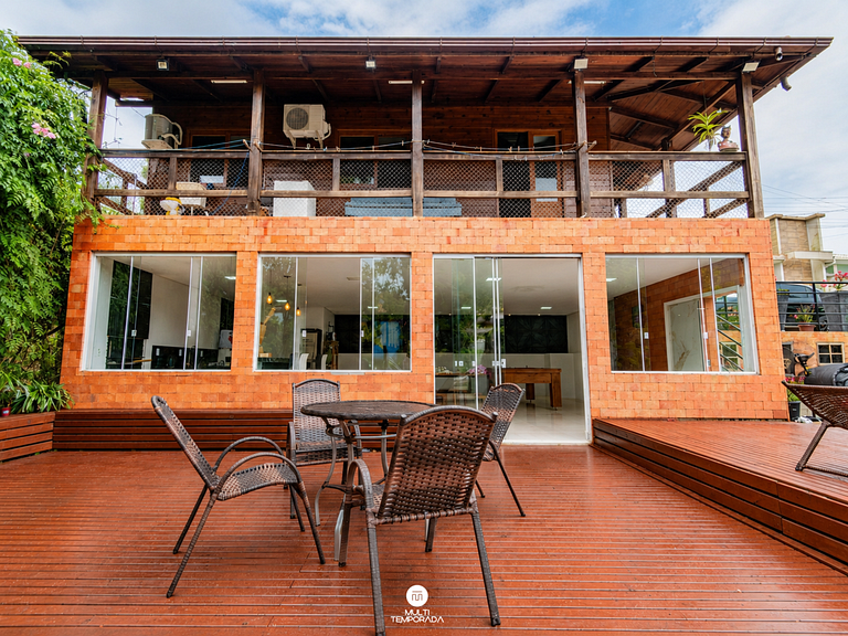Casa com Piscina em Governador Celso Ramos/SC