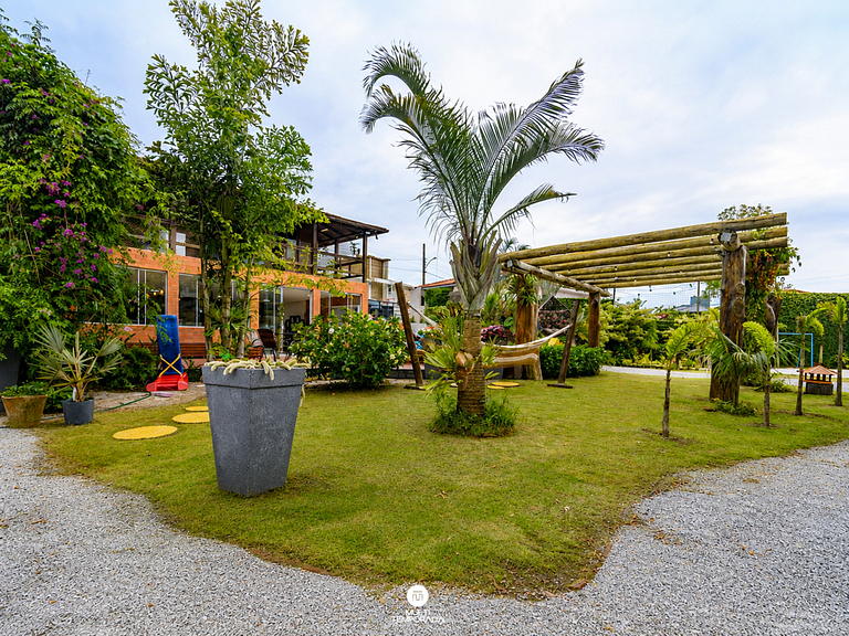 Casa com Piscina em Governador Celso Ramos/SC