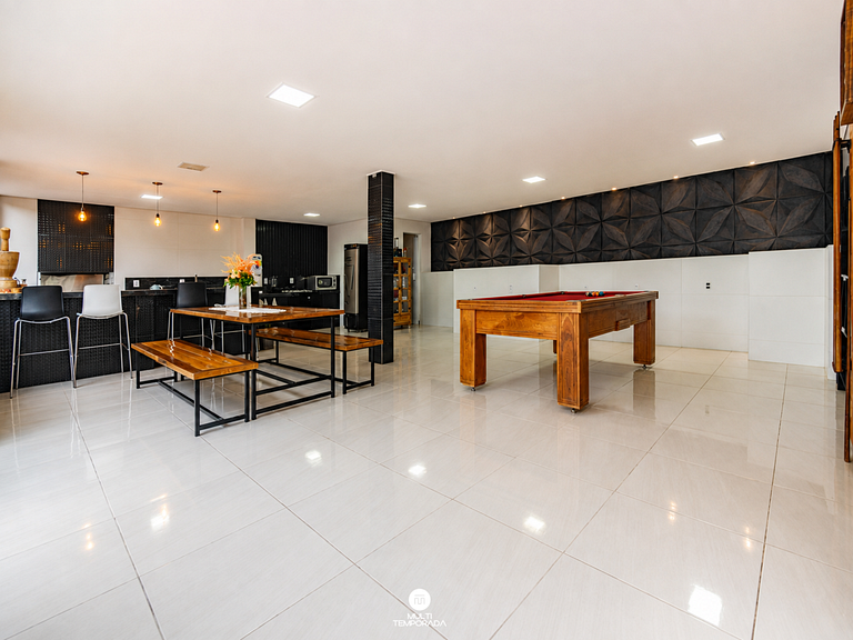 Casa com Piscina em Governador Celso Ramos/SC