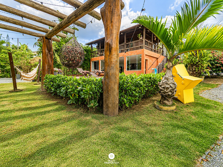 Casa com Piscina em Governador Celso Ramos/SC
