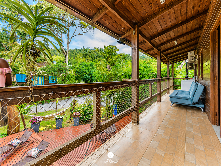 Casa com Piscina em Governador Celso Ramos/SC