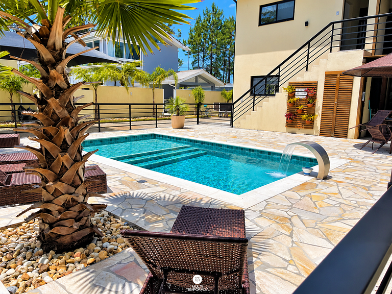 Casa Privativa com Piscina na Barra da Ferrugem/SC