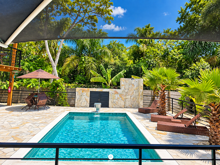 Casa Privativa com Piscina na Barra da Ferrugem/SC