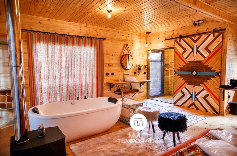 Cabana Sinais: banheira e vista da cama incrível!